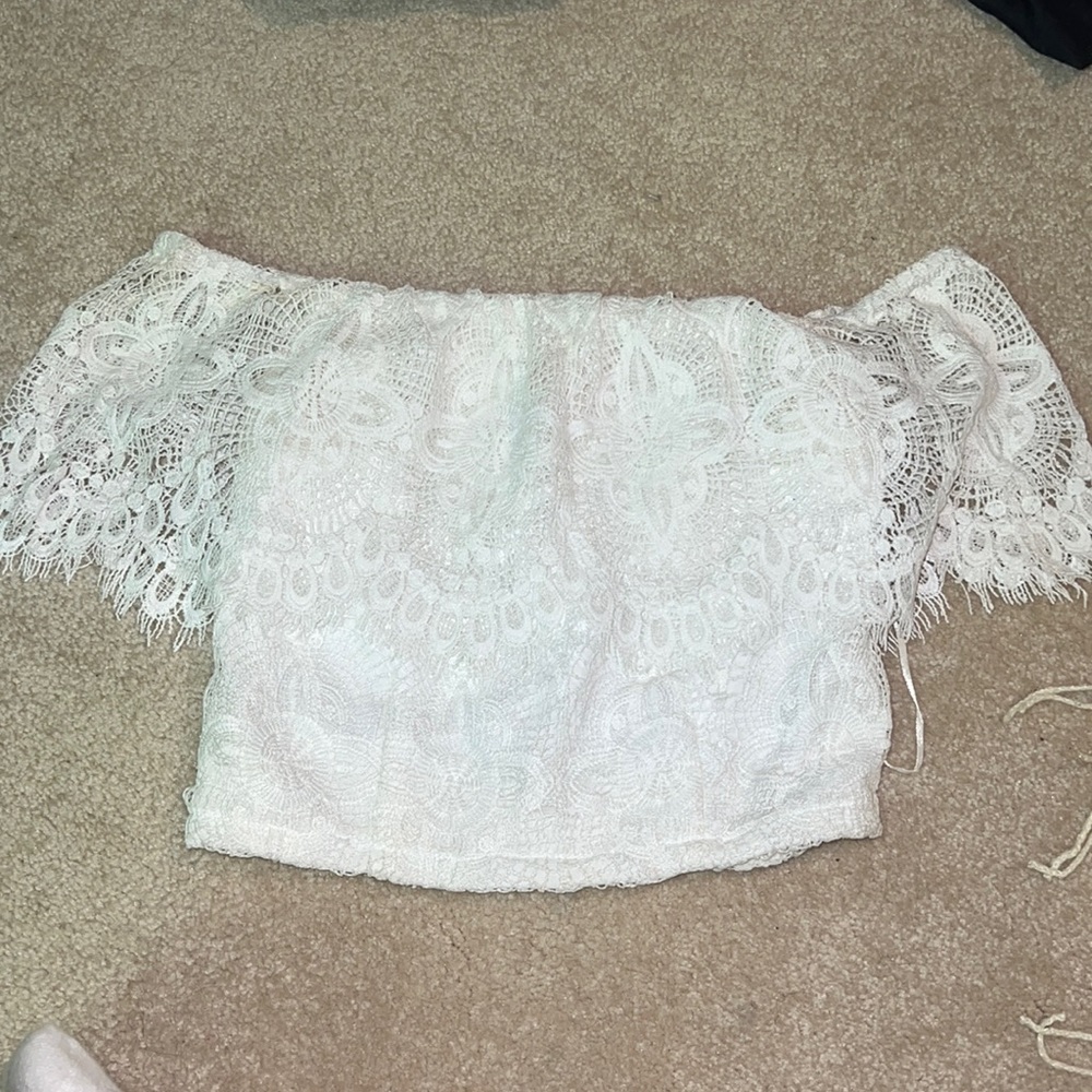 Great condition lace off shoulder top